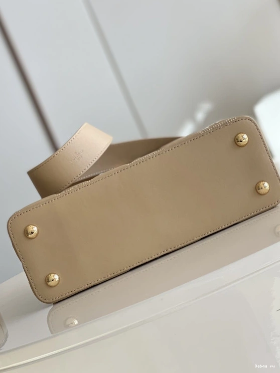 CAPUCINES MM VUITTON LOUIS 0816